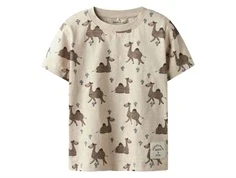 beige kortærmet T-shirt med dromedarprint fra Name It 13243339 peyote